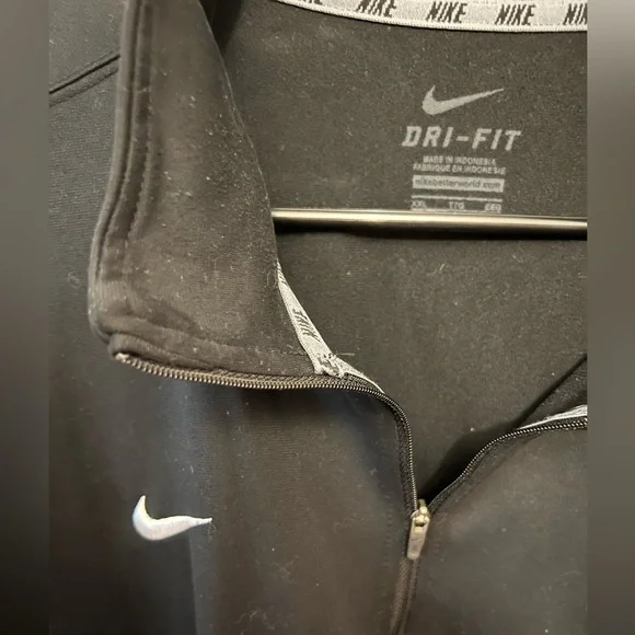 Nike Men's Black Dri-FIT Performance 1/4 Zip
Pullover XXL - Picture 2 of 6